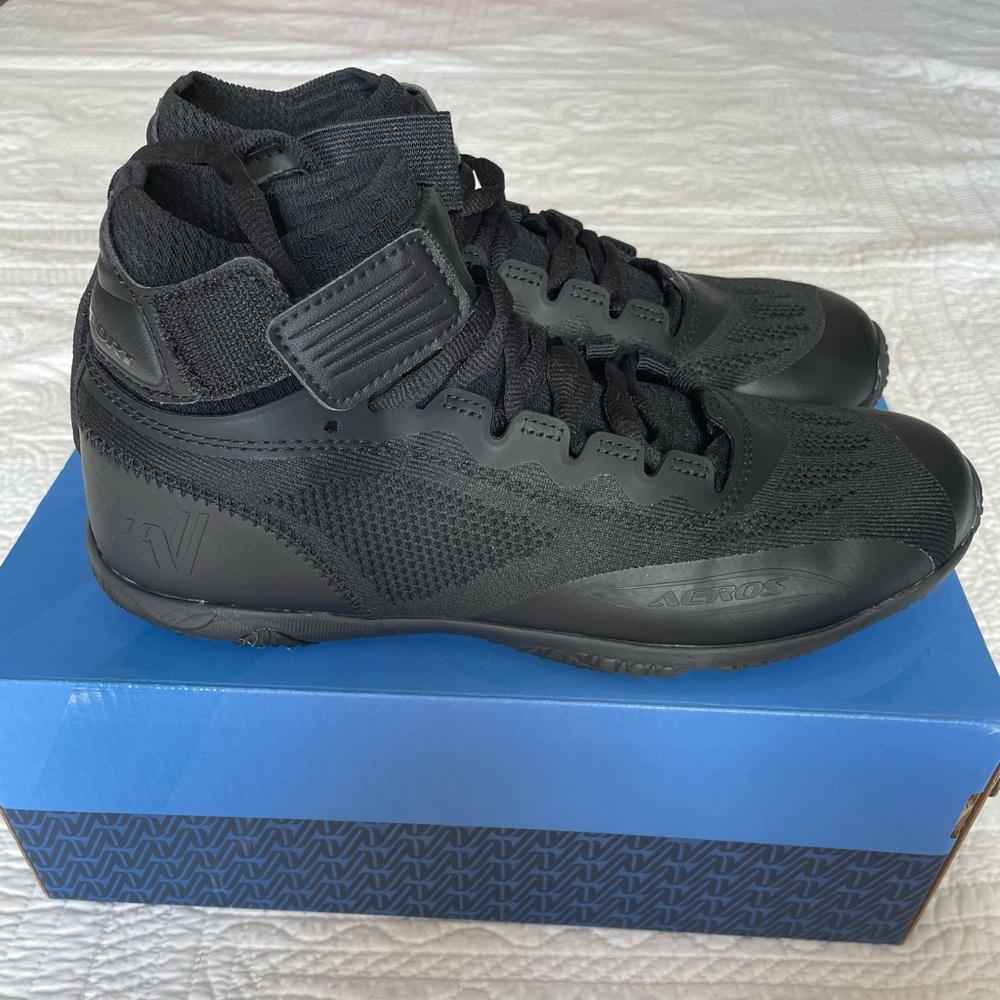 Varsity Aeros Elite cheer shoes size 8